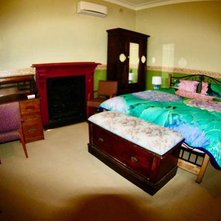 Historic Star Lodge And Station Masters House Narrandera Exteriör bild