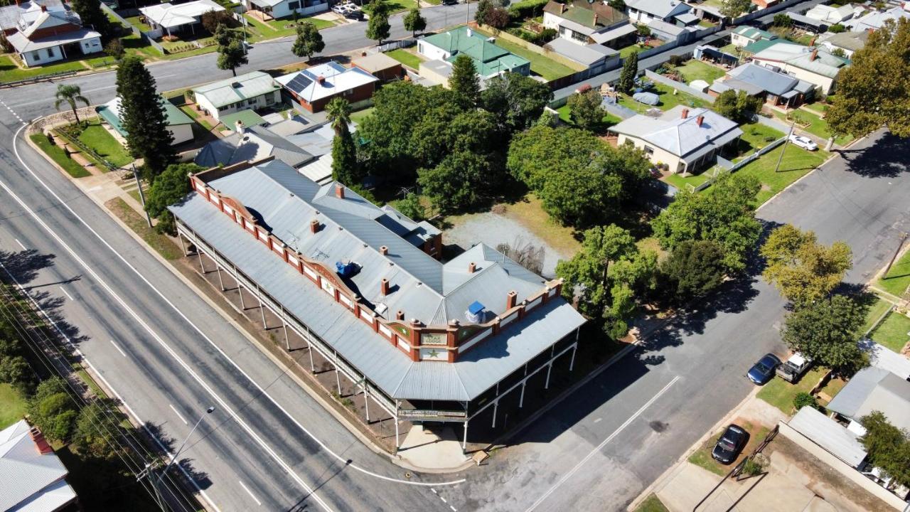 Historic Star Lodge And Station Masters House Narrandera Exteriör bild