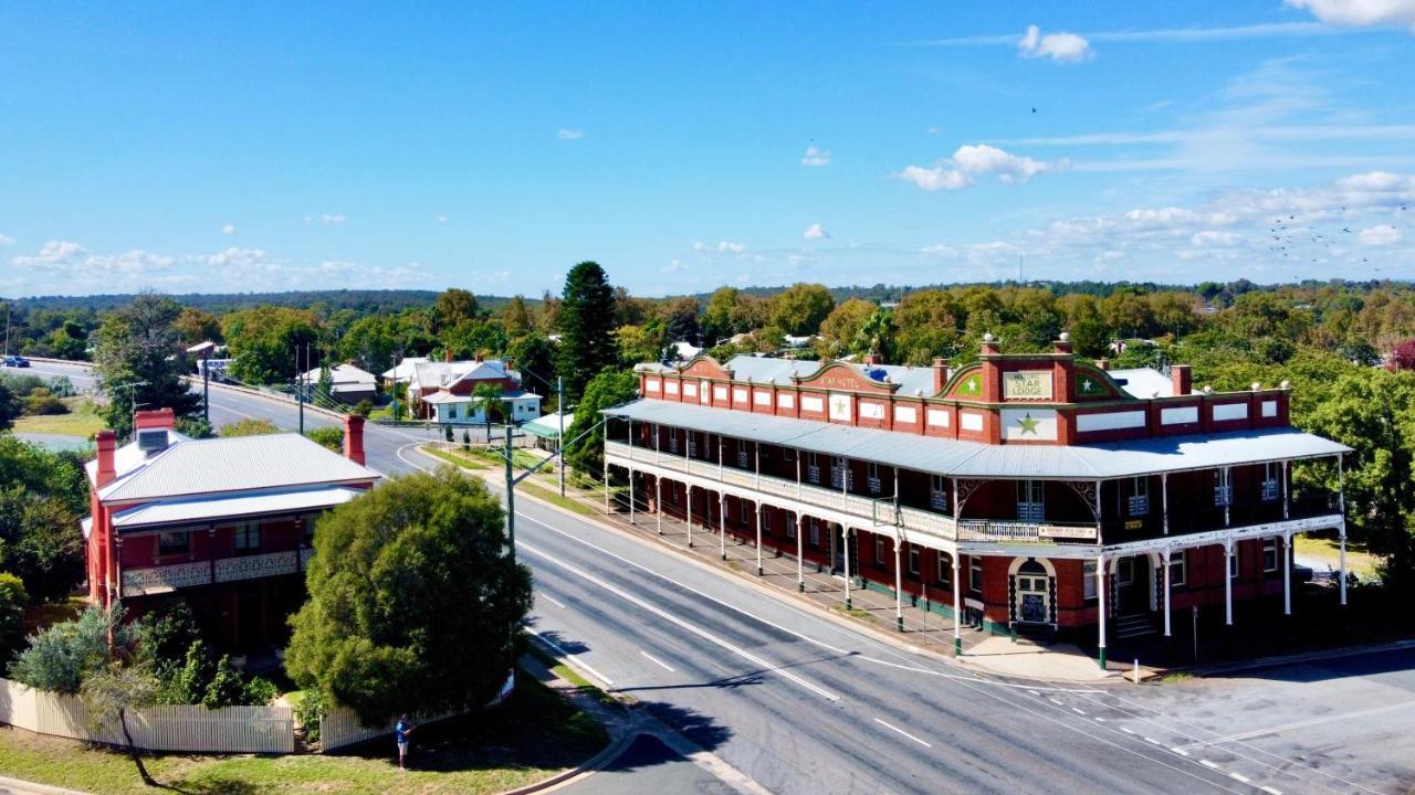 Historic Star Lodge And Station Masters House Narrandera Exteriör bild