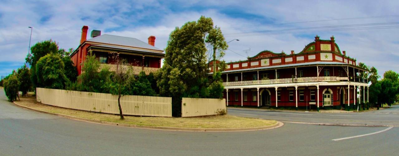 Historic Star Lodge And Station Masters House Narrandera Exteriör bild