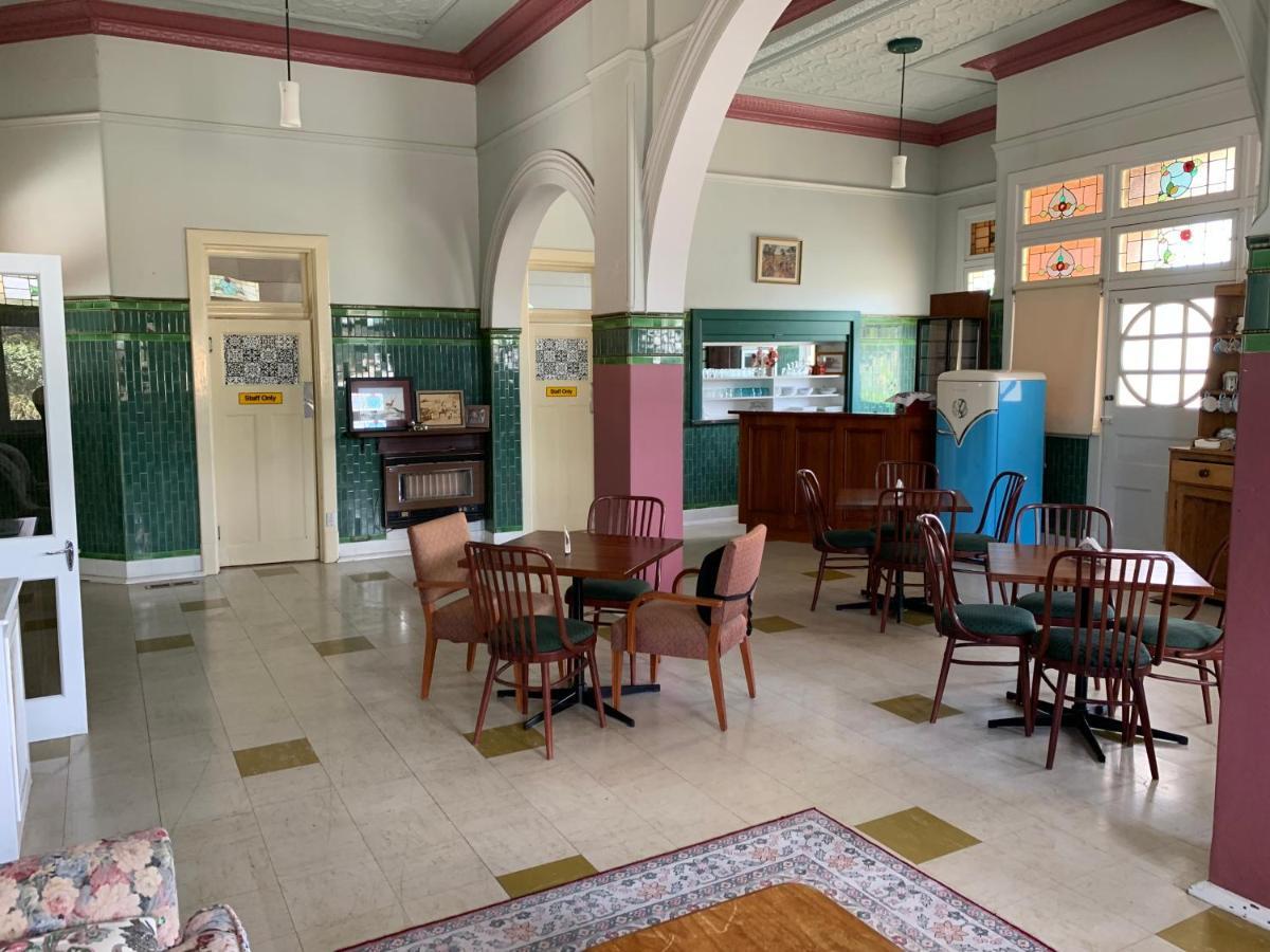 Historic Star Lodge And Station Masters House Narrandera Exteriör bild