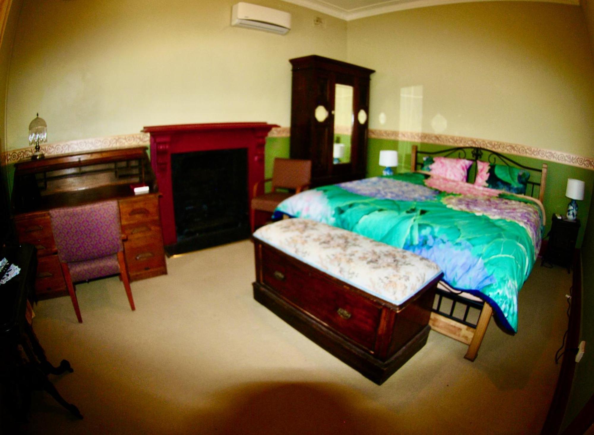Historic Star Lodge And Station Masters House Narrandera Exteriör bild