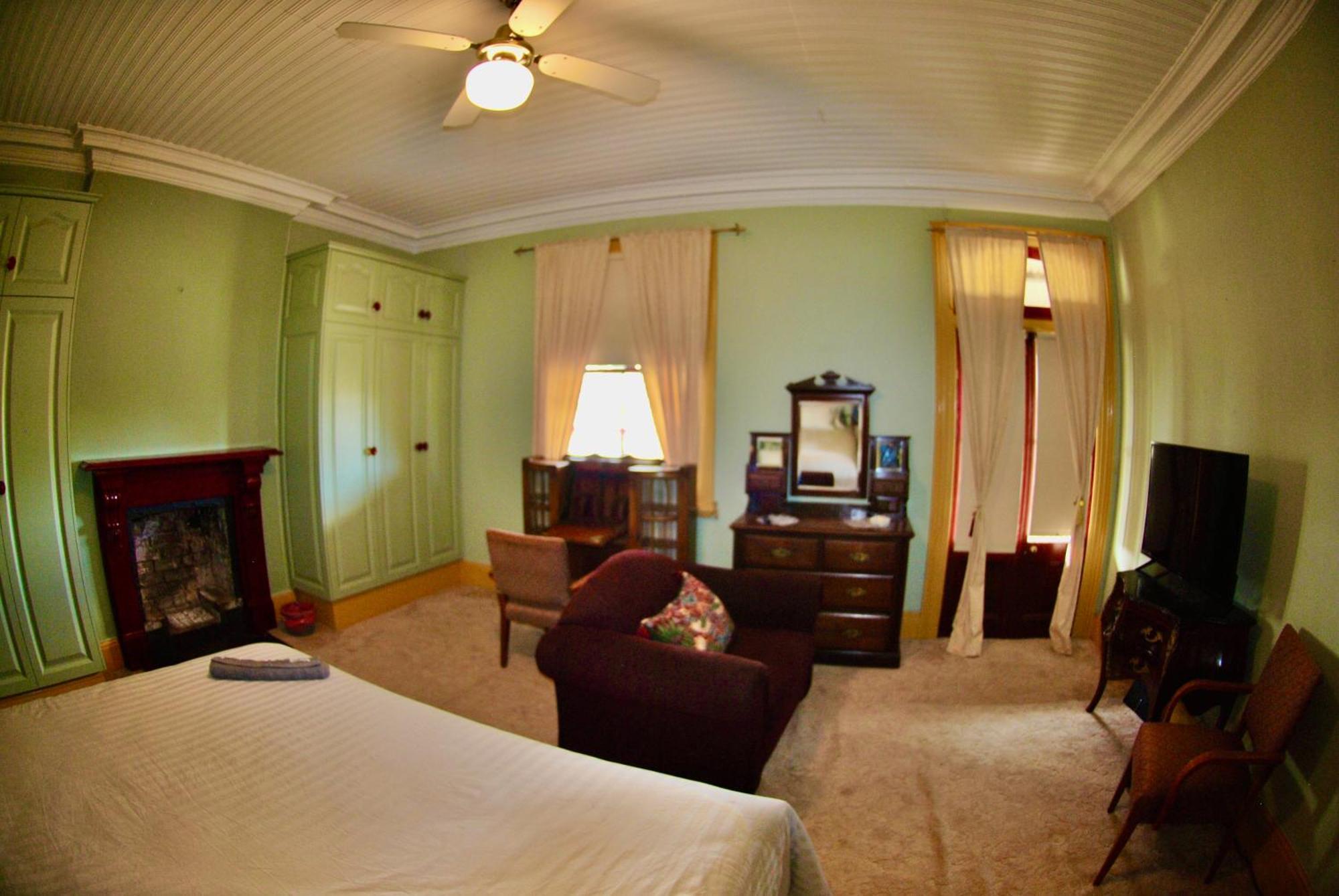 Historic Star Lodge And Station Masters House Narrandera Rum bild